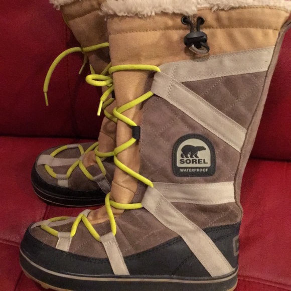 Sorel Shoes - Women’s Sorel galaxy explorer boots.